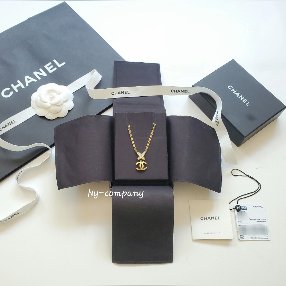 (SALE)Chanel Gold & Crystal CC Necklace Brand New